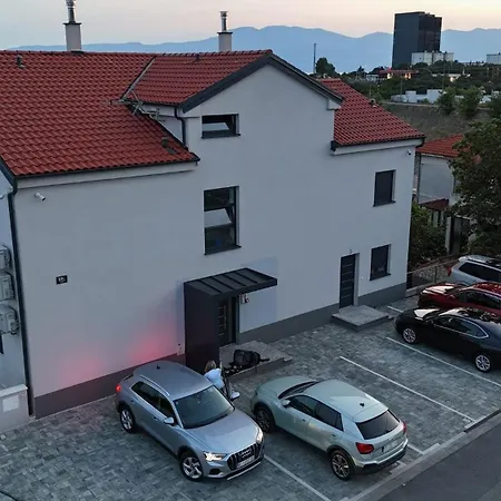 Relax With Parking Apartment Rijeka